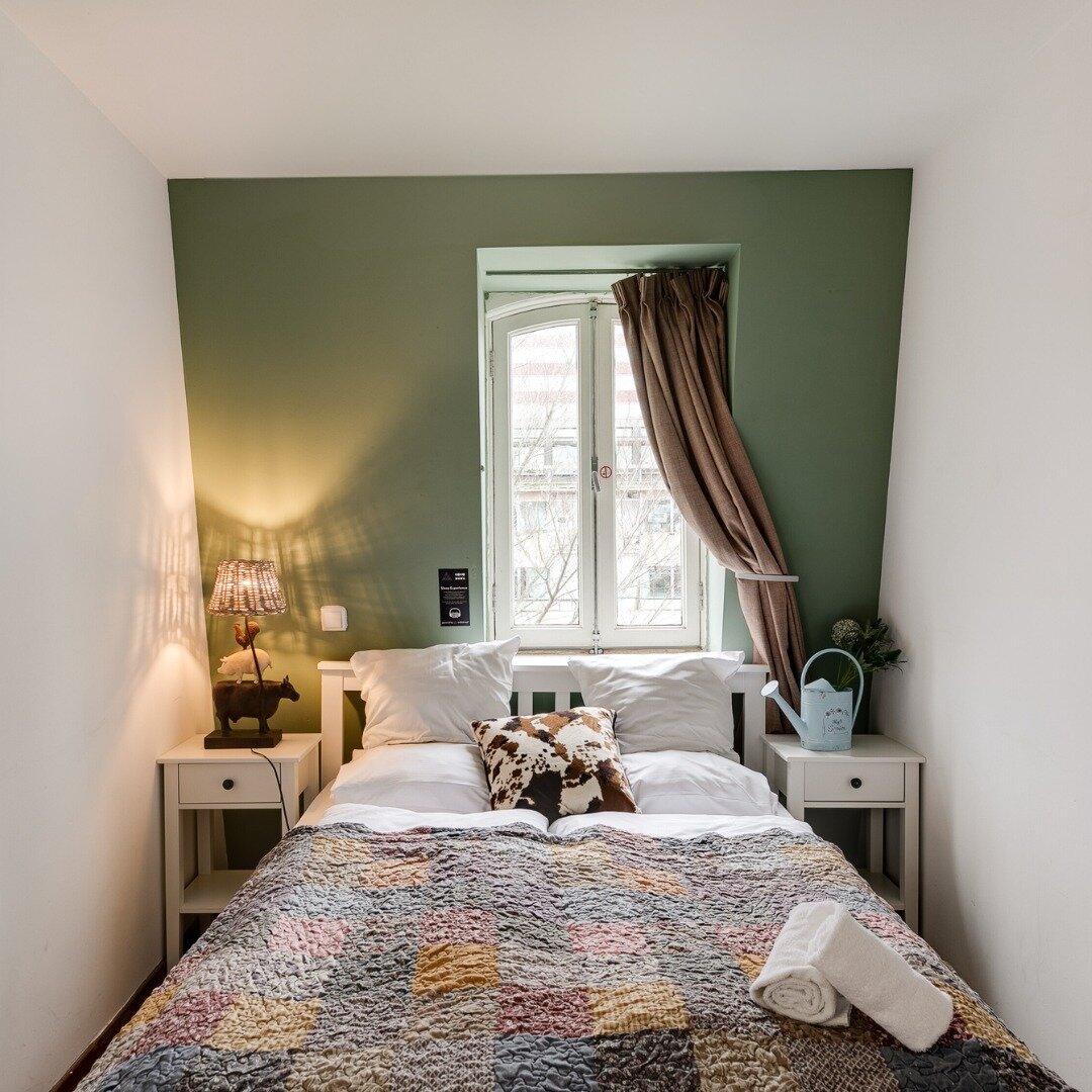 🌻 Check into our Farm Room and step into a storybook! 🌾
(Dw, it doesn't smell like a farm - it smells fresh 👌)
#cocomama #amsterdam #hostel